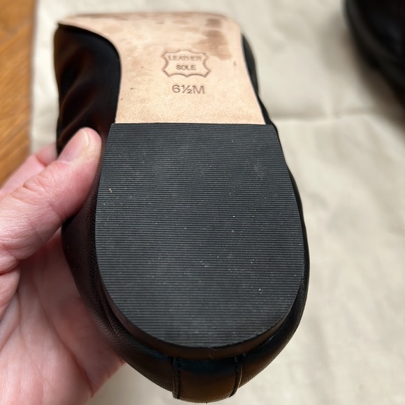 Tory Burch Cap Toe Black Ballet Flats Leather Excellent Condition Size 6.5 - Picture 6 of 13